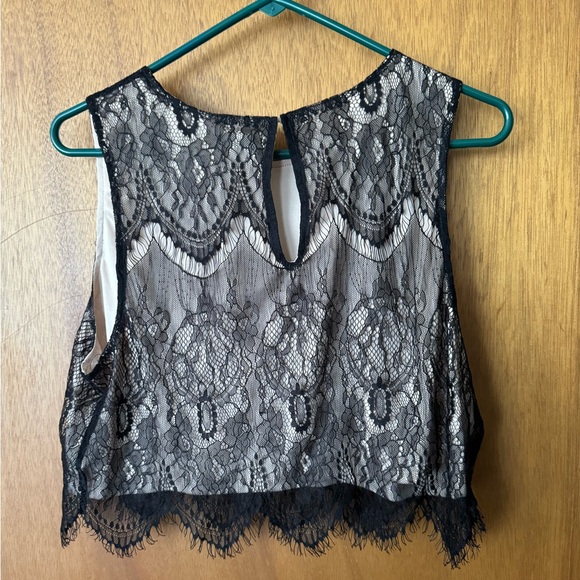 Express Lace Black cropped top - Picture 2 of 3